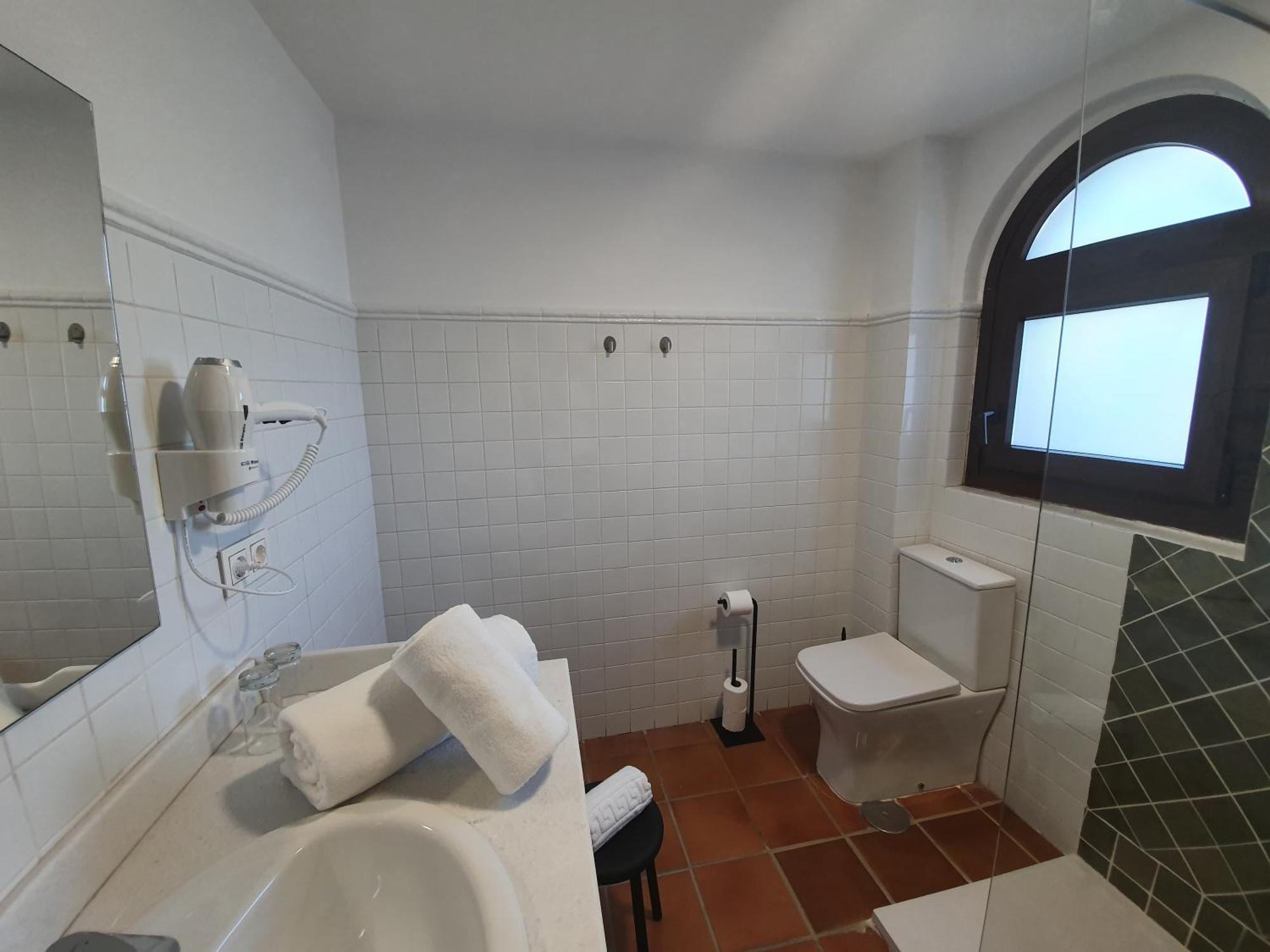 Hotel-Restaurante Casa Garcia アルモナステール・ラ・レアル エクステリア 写真